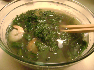 chrysanthemum, shrimp, and rice noodle soup