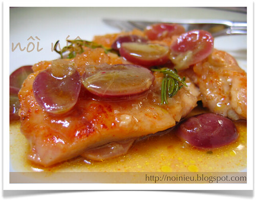 Chicken thighs with grapes
