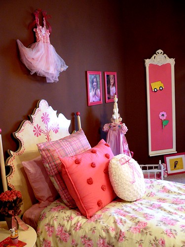 pink dreams bedscape (by champagne.chic)
