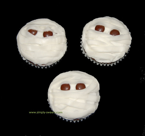 mummy cupcakes