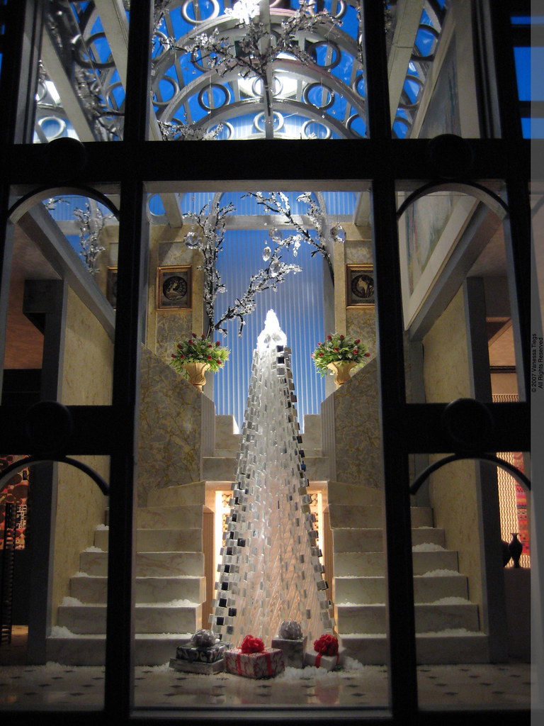 Architecture in Miniature: 300-Mirror Miniature Christmas Tree in the Crystal Arcade