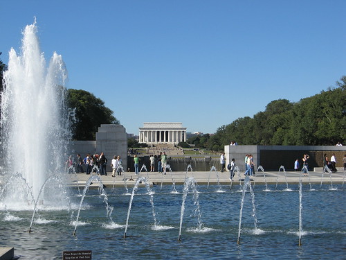 086 - Lincoln Memorial through the fountain