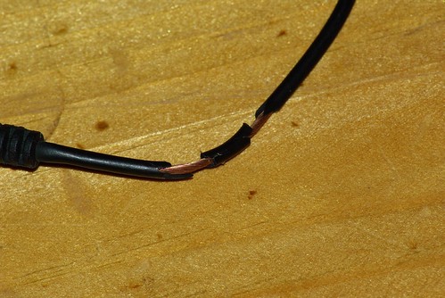 2008-02-12 Frayed HeadPhone Cord (1)