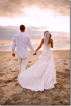 Cotton Is The First Choice In Men's Beach Wedding Attire