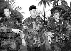 Denard detenido por tropas francesas en 1995