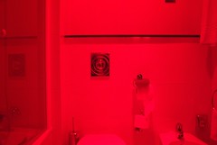 Llum vermella de lavabo