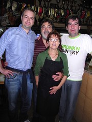 Con Tomás y Pilar, dueños de El Porrón