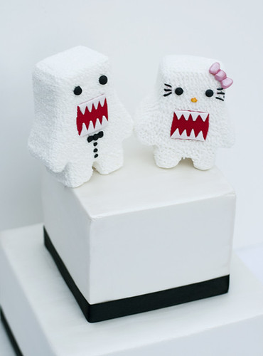 Domokun Hello Kitty wedding cake