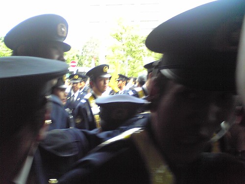 Police keeping things control during Hu Jintao's Waseda University visit
