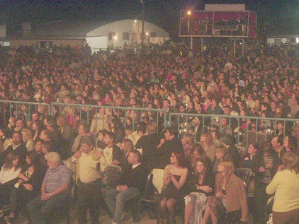 Público presente en la noche central de la Fiesta Nacional del Mani