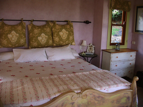 The gorgeous bed!
