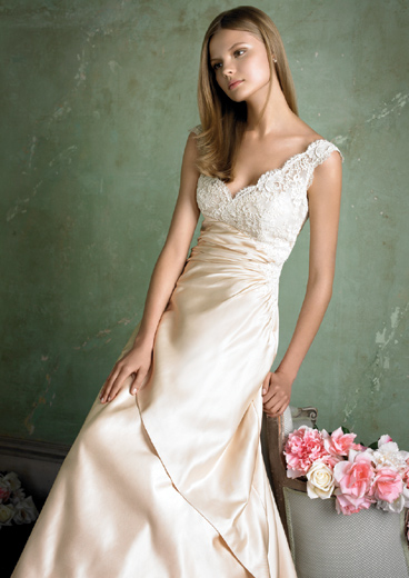 calm and beauty for simple wedding dress design
