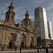 Catedral Metropolitana e grattacielo di vetro in Plaza de Armas (Santiago)