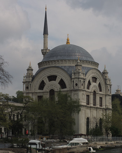 Dolmabahce mosque ©  alexeyklyukin