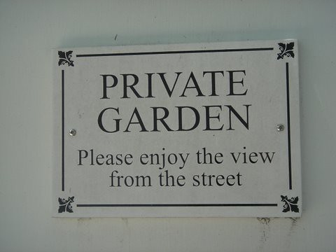 PRIVATE GARDEN Please enjoy the view from the street