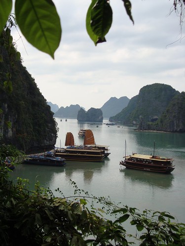 Sung Sot Cave stopover Halong Bay