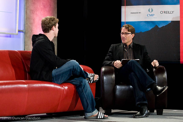 Mark Zuckerberg entrevista sandalias jean