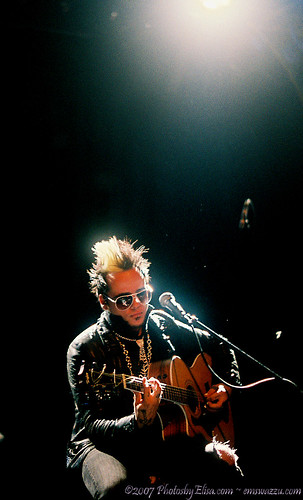 Lukas Rossi ~ Acoustic set at Studio 7, Seattle 10/25/2007 by Elisa Sherman | emswazzu.com, on Flickr