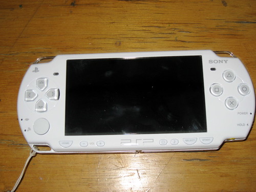 PSP 2000 (slim & lite) white - front