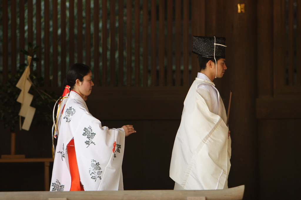 Shinto priestly dress, provided by MrHayata on Flickr