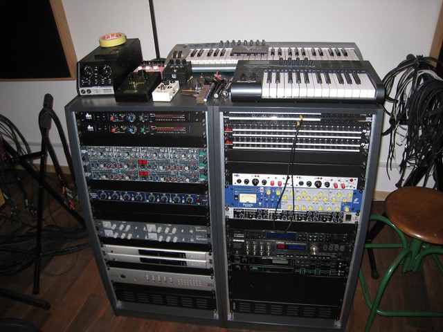 Un rack du studio Woodbox