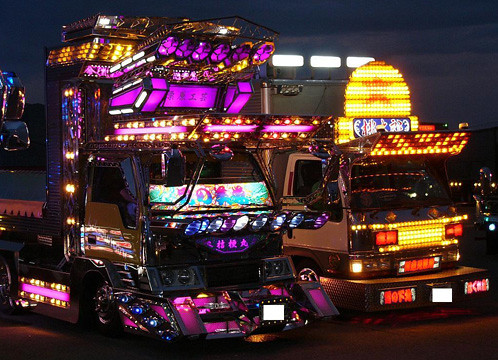 dekotora-trucks-at-night