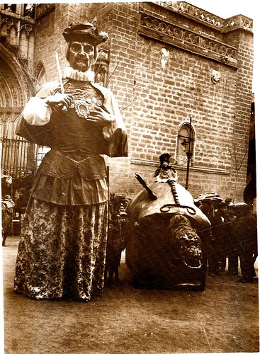 La Tarasca y el gigantón del Cid, en los años 20.