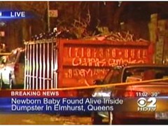 De container waar de baby in is gevonden - screenshot CBS