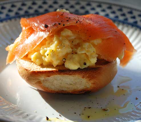 scrambled egg with smoked salmon