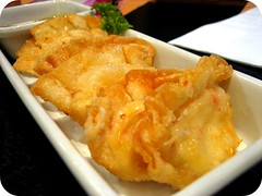 Shrimp Cheese Wanton Poppers