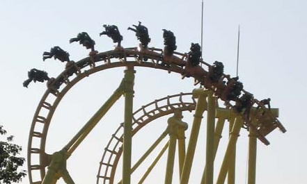 16 trapped upside-down on roller coaster at Wuhu Fangte Amusement Park