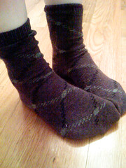 plum cashmere criss-cross socks
