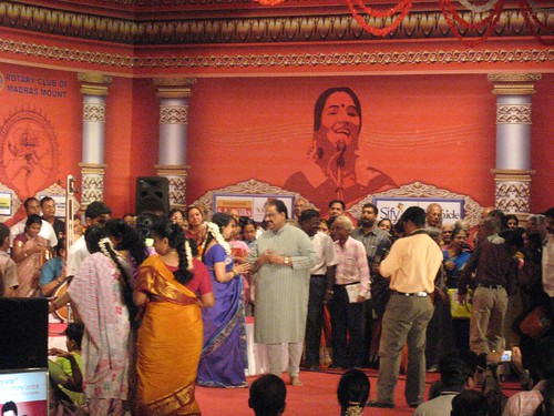 SPB felicitating Sudha Raghunathan after the concert