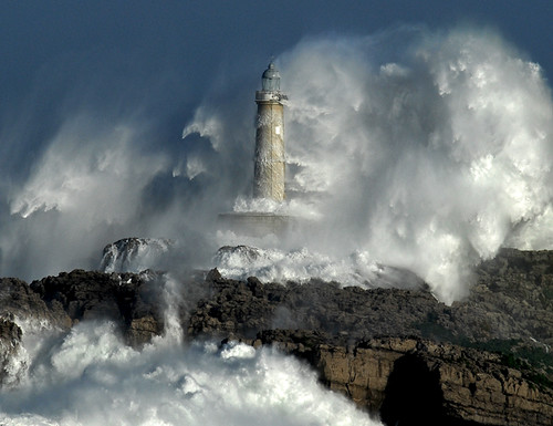 The power of the storm II / Foto: Rafael G. Riancho.Faro de Mouro.Santander by Rafael G. Riancho (Lunada)