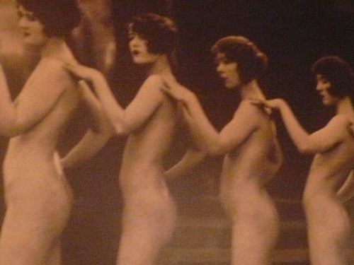 Detalle de mujeres desnudas by torresburriel