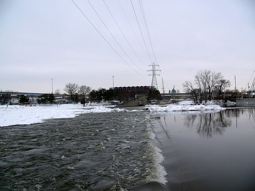 Grand River at the Sixth Street Bridge, 7 February 2008