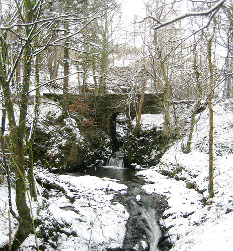 Kelburn bridge in snow