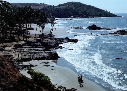 Nude beach in Goa, India. (by PhotoFusion)