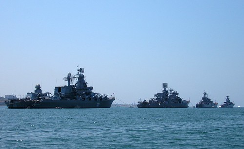 Navios ucranianos entram no mar após alerta de combate em Sevastopol