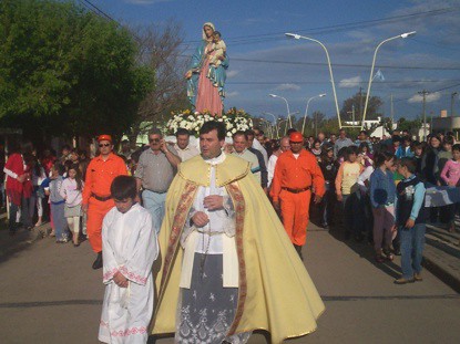 Procesion en Las Perdices en Honor a la Virgen del Rosario