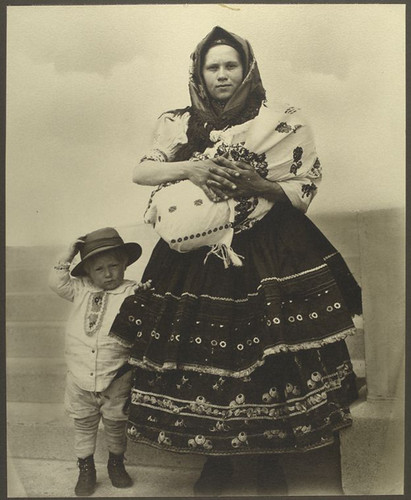 [Slovak woman and children.] Digital ID: 418048. New York Public Library