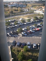 Que outra faculdade em Lisboa tem estas condições para os alunos que levam o carro para o campus?...