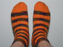 Oranssiraitaiset sukat