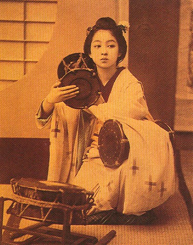 Vintage Geisha, scanned from a book by rosewithoutathorn84