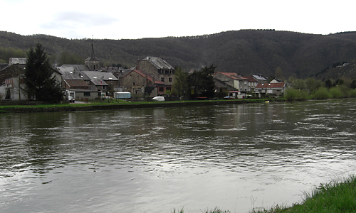 Village en bordure de Meuse
