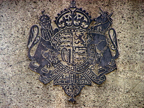 ChennaiPhotowalk 059 - King George V - coat of arms.