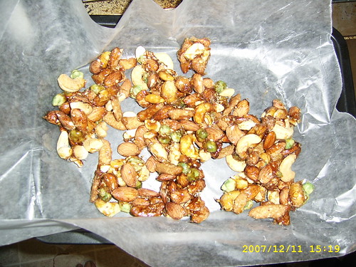 Spicy nut brittle