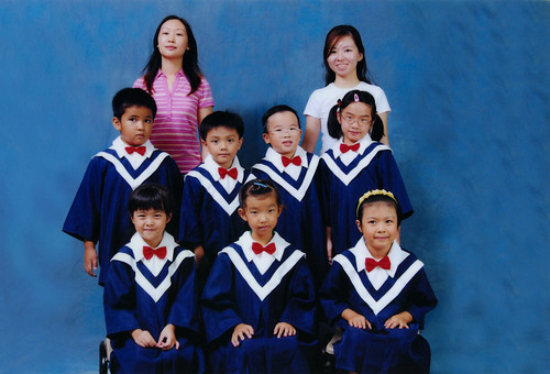 Jiale graduation group photo