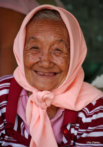 lovely old woman by ubo_pakes