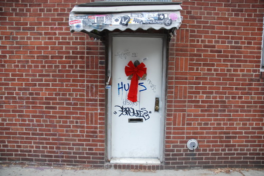 Brookyule Tagged Door with Bow